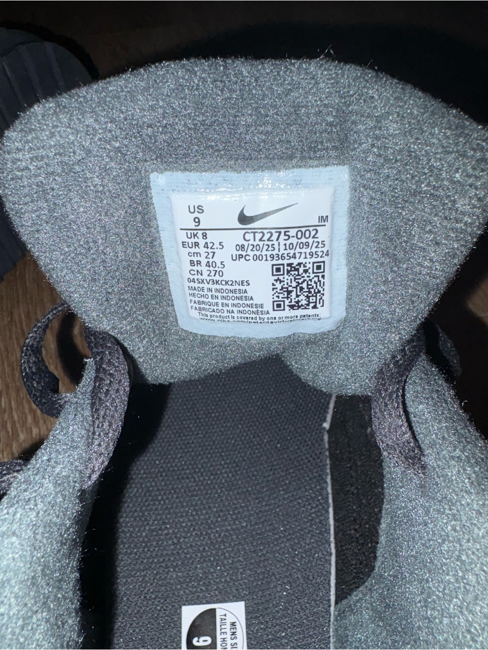Nike Men's Black and Gray Air Max Sneakers with Teal Accents - Picture 5 of 7